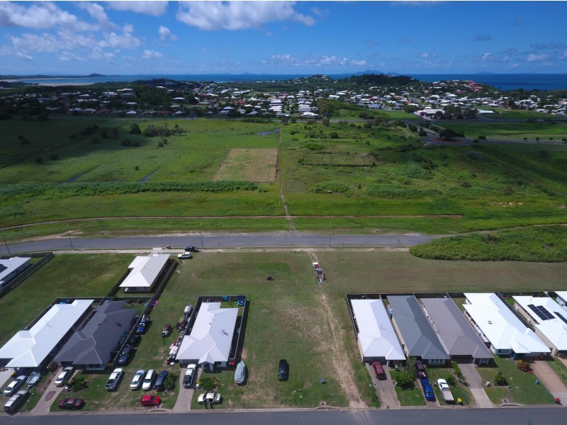 4 Henley Close, Blacks Beach QLD 4740
