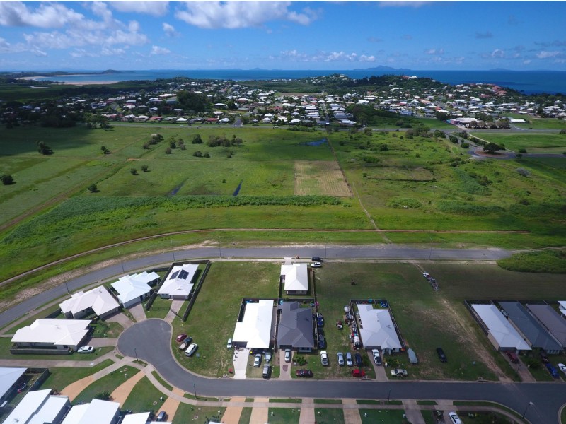 4 Henley Close, Blacks Beach QLD 4740
