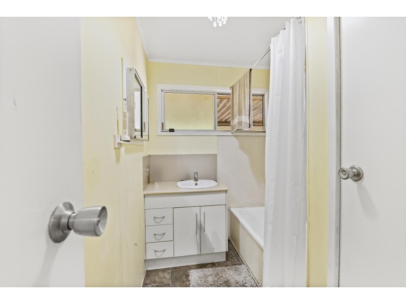 15 Rolfe Street, Moranbah QLD 4744