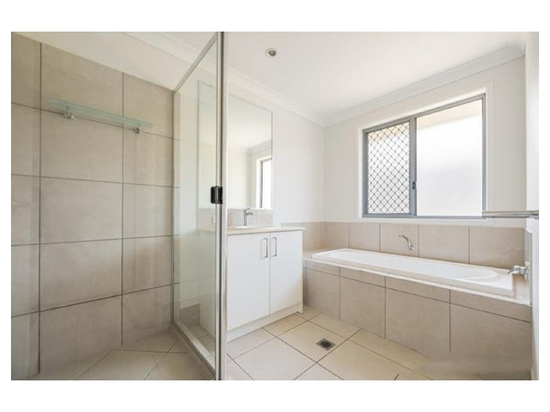 11 Hinze Circuit, Rural View QLD 4740