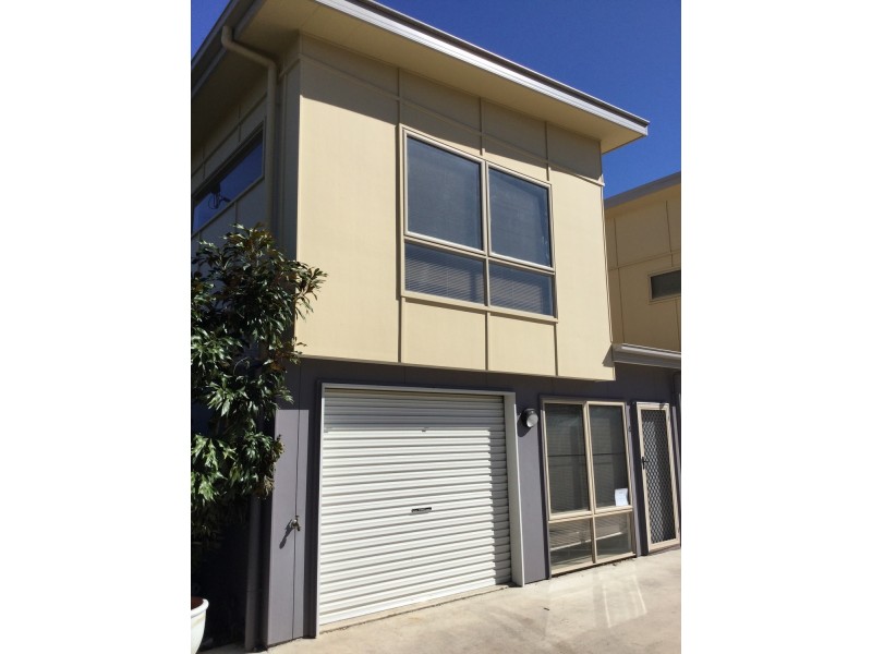 4/4 Menzies Court, Moranbah QLD 4744