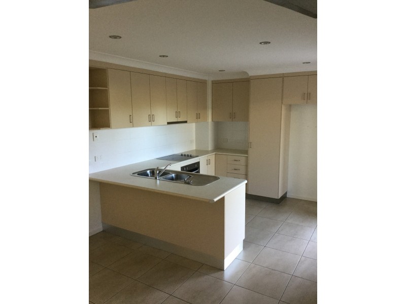 4/4 Menzies Court, Moranbah QLD 4744
