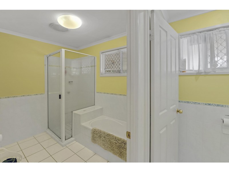 1 Hanlon Way, Rural View QLD 4740