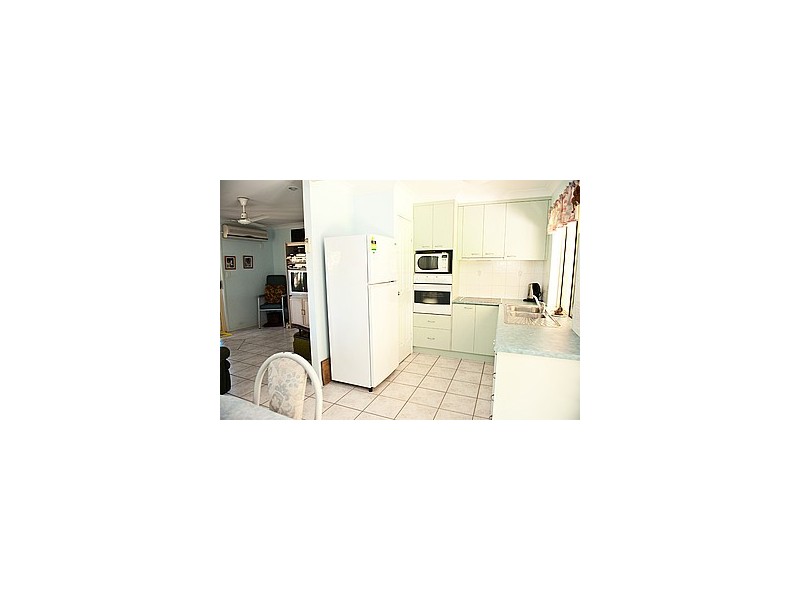 9 Hammer Street, Slade Point QLD 4740