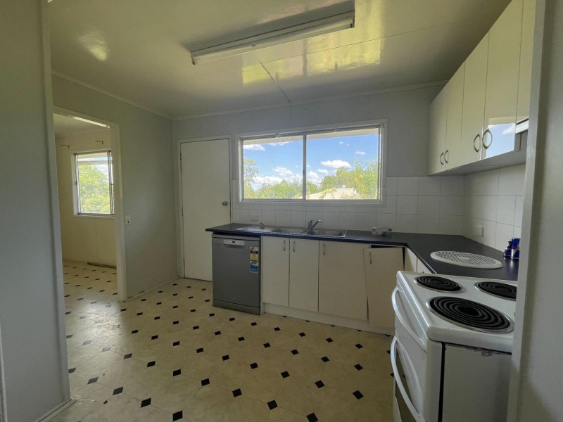 1 Eales Street, Dysart QLD 4745