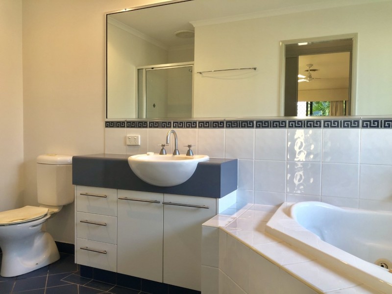 4 Kensington Court, Glenella QLD 4740