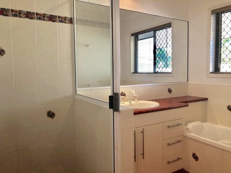 4 Kensington Court, Glenella QLD 4740