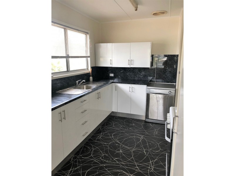 6 Eales Street, Dysart QLD 4745