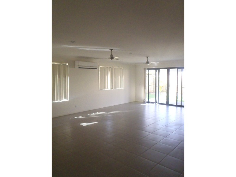 105 Scarborough Cct, Blacks Beach QLD 4740