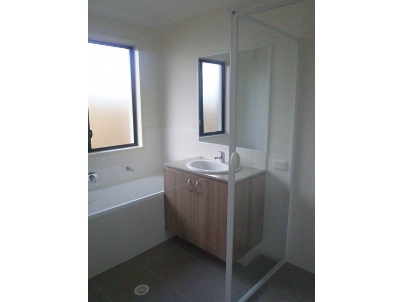 105 Scarborough Cct, Blacks Beach QLD 4740