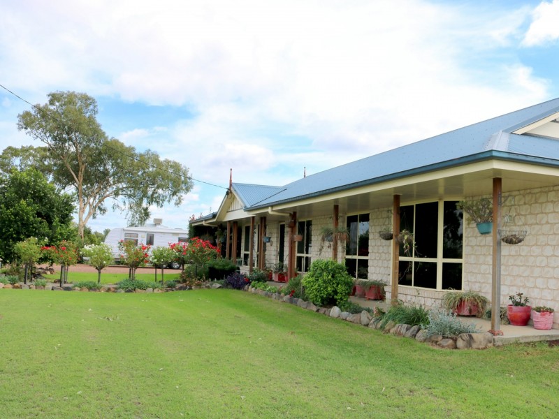 2 Macintyre Street, Inglewood QLD 4387