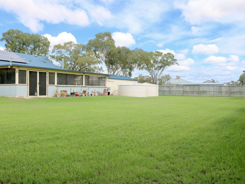 2 Macintyre Street, Inglewood QLD 4387