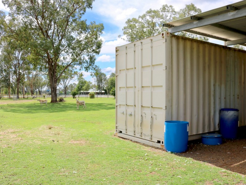 2 Macintyre Street, Inglewood QLD 4387