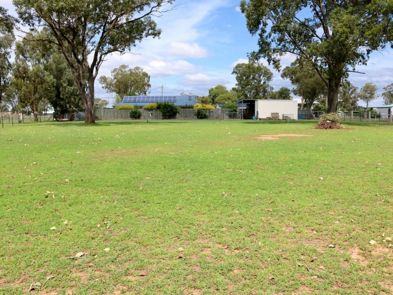 2 Macintyre Street, Inglewood QLD 4387