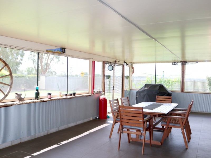 2 Macintyre Street, Inglewood QLD 4387