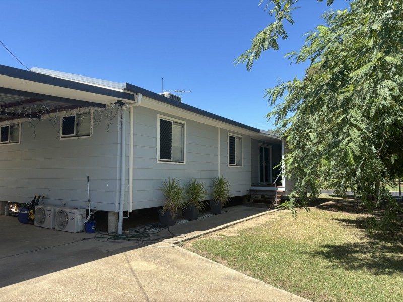 1 Kurrajong Crescent, Goondiwindi QLD 4390