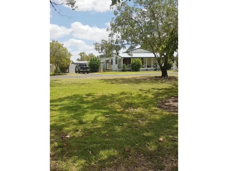 27 Lagoon St, Yelarbon QLD 4388