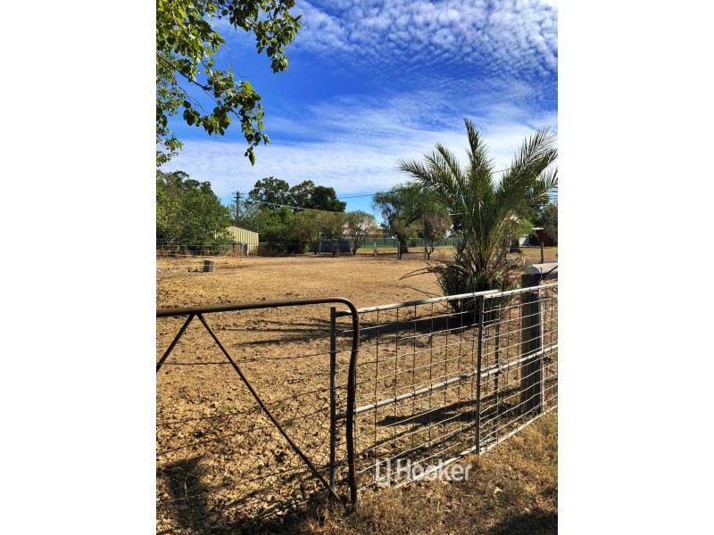 8 Eena Street, Yelarbon QLD 4388