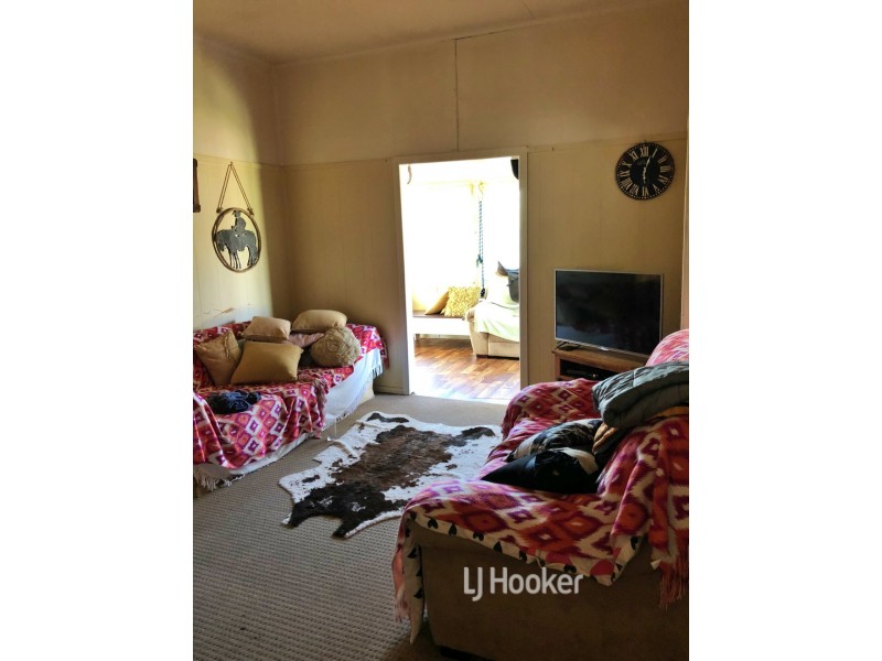 8 Eena Street, Yelarbon QLD 4388