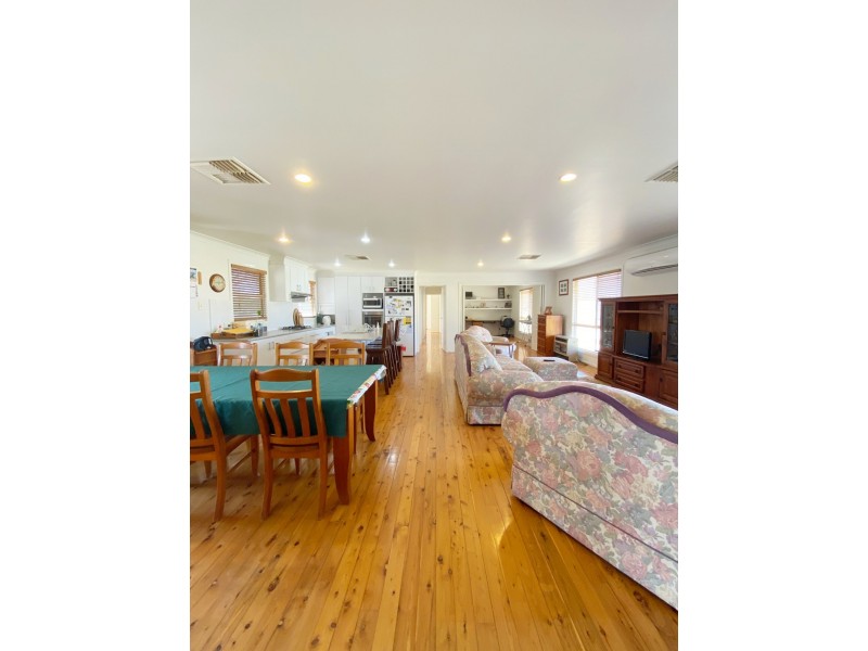 16 Glenoak Rd, Goondiwindi QLD 4390