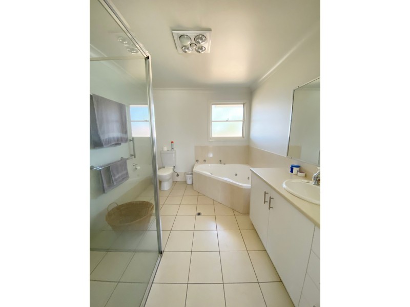 16 Glenoak Rd, Goondiwindi QLD 4390