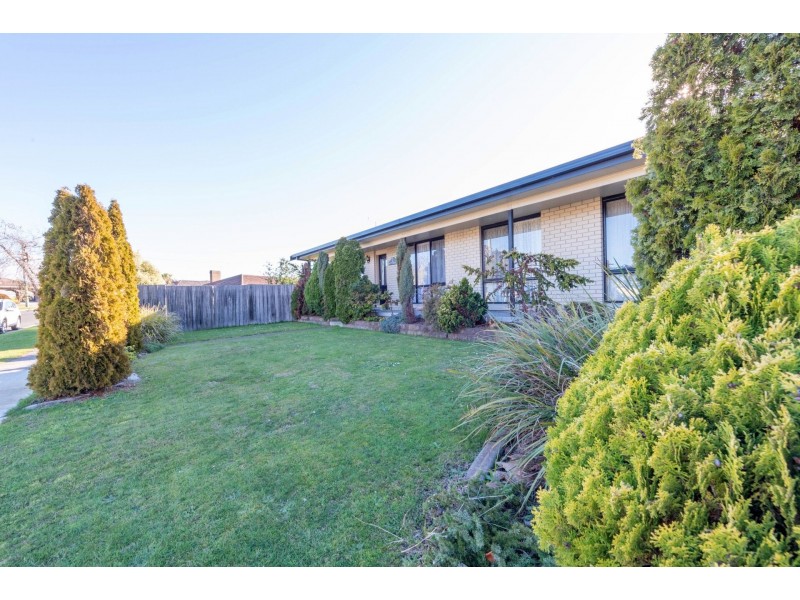 2 Wintercole Court, Newnham TAS 7248