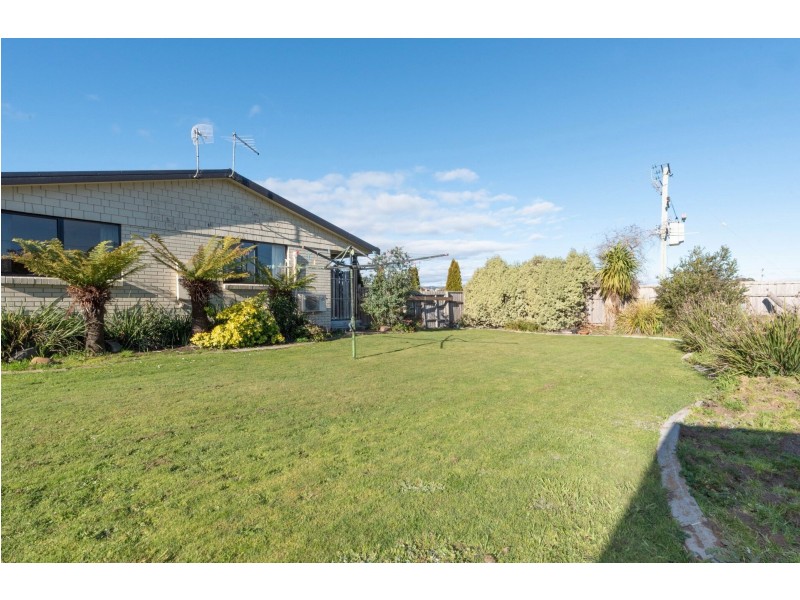 2 Wintercole Court, Newnham TAS 7248