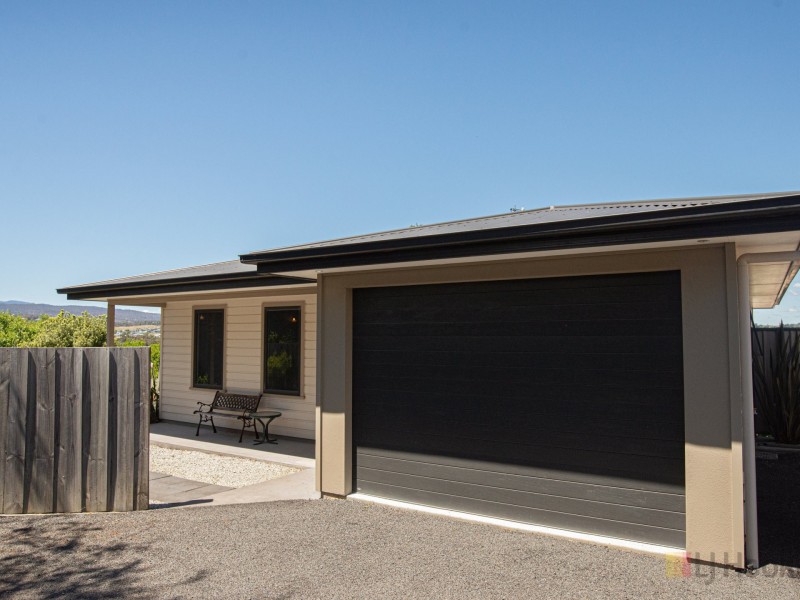 2/39 Button Street, Mowbray TAS 7248