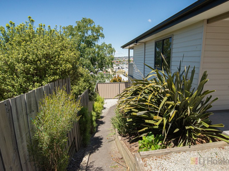 2/39 Button Street, Mowbray TAS 7248