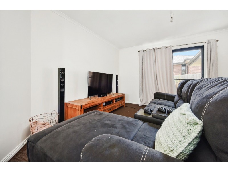 10 Dafnis Drive, Newnham TAS 7248