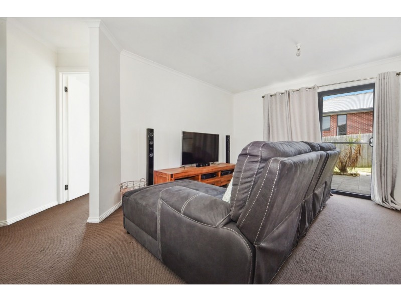 10 Dafnis Drive, Newnham TAS 7248