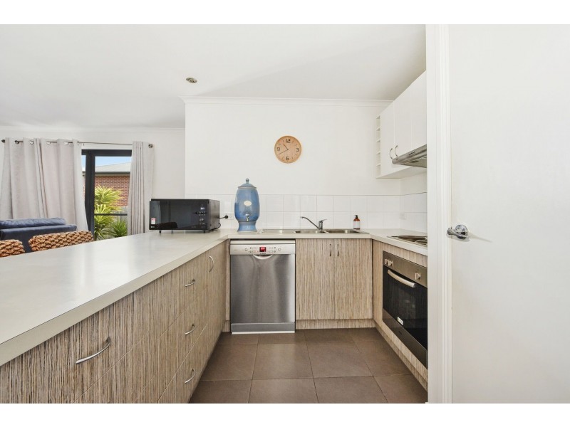 10 Dafnis Drive, Newnham TAS 7248