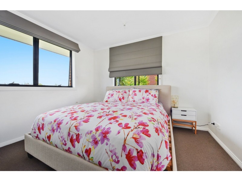 10 Dafnis Drive, Newnham TAS 7248