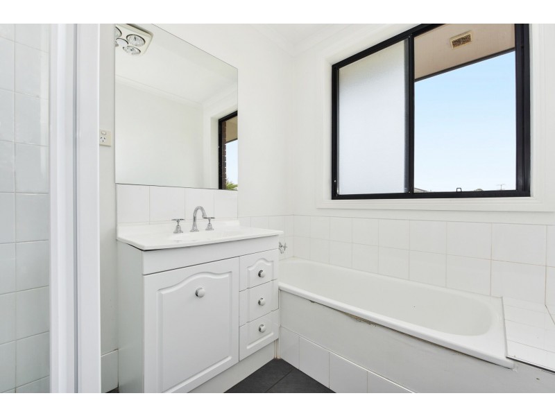 10 Dafnis Drive, Newnham TAS 7248