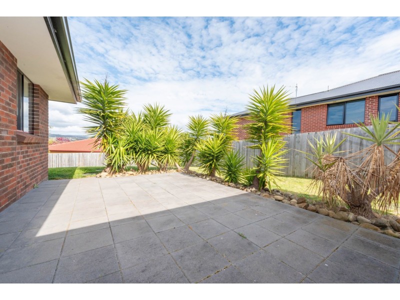 10 Dafnis Drive, Newnham TAS 7248
