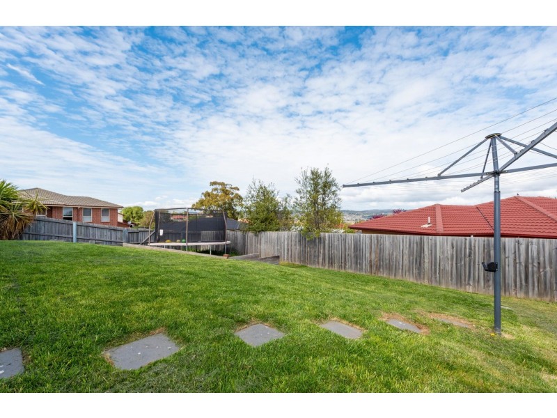 10 Dafnis Drive, Newnham TAS 7248