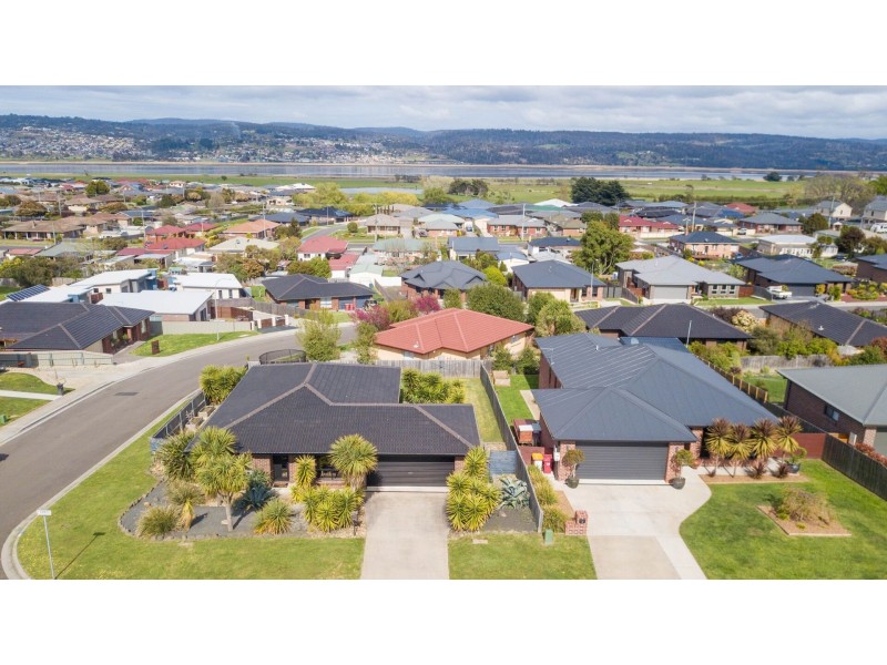 10 Dafnis Drive, Newnham TAS 7248