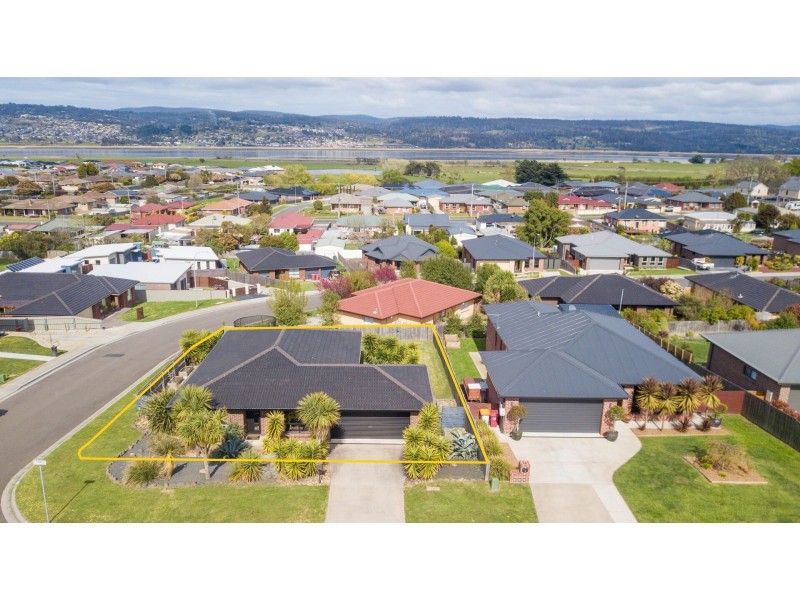 10 Dafnis Drive, Newnham TAS 7248