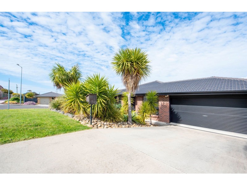 10 Dafnis Drive, Newnham TAS 7248