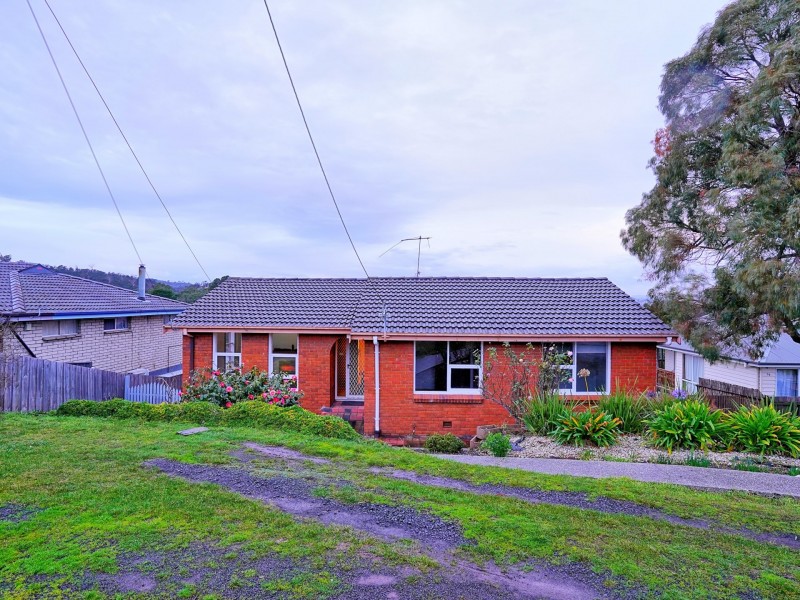 36 Crandon Crescent, Newnham TAS 7248