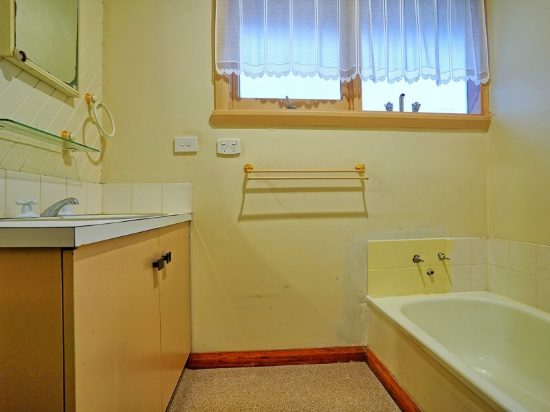 36 Crandon Crescent, Newnham TAS 7248