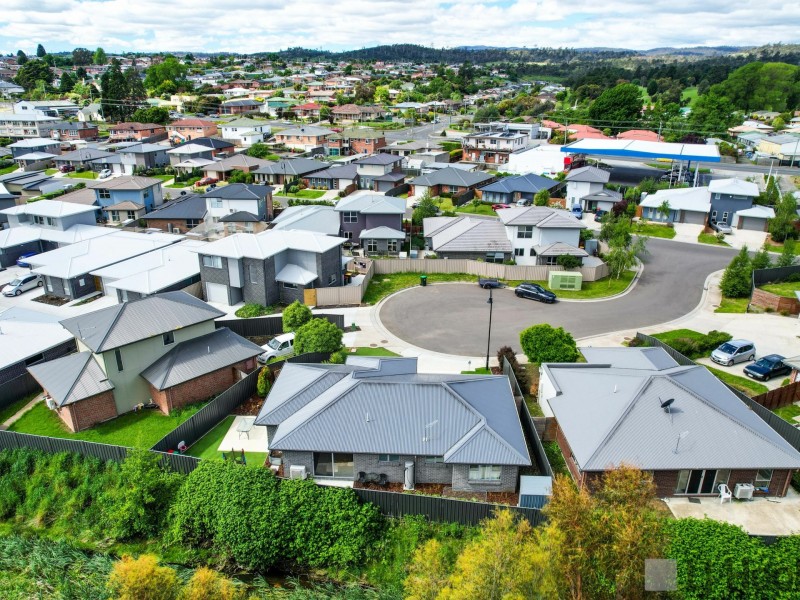 5 Olus Place, Newnham TAS 7248