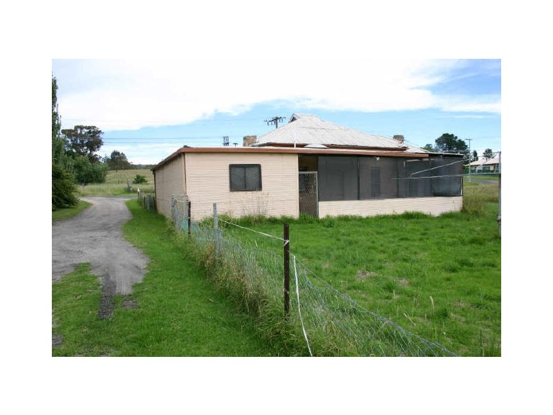 11 Anzac Avenue, Kandos NSW 2848