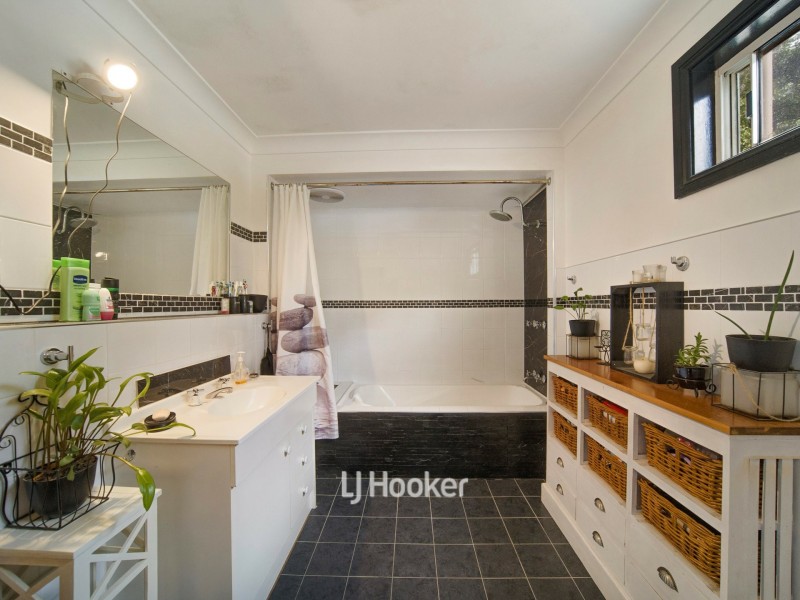 825b Sussex Inlet Road, Sussex Inlet NSW 2540