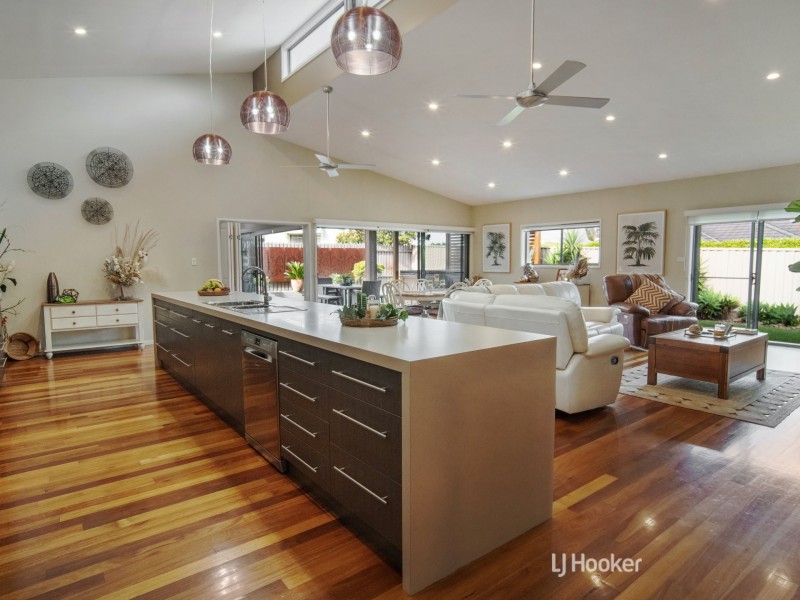 54 Emerald Drive, Meroo Meadow NSW 2540