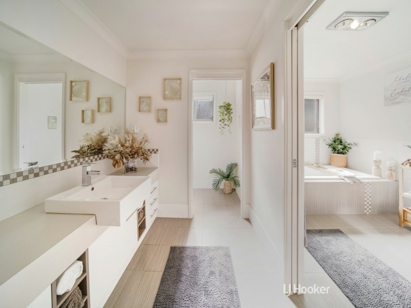 54 Emerald Drive, Meroo Meadow NSW 2540