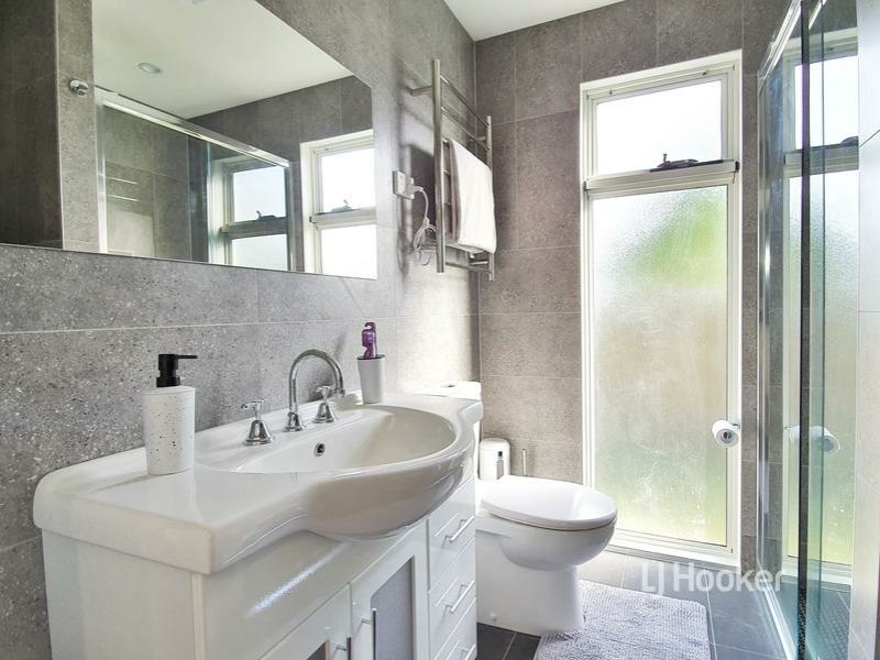 11 McGowen Street, Old Erowal Bay NSW 2540