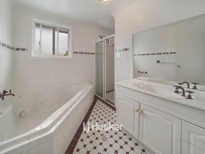 10 Lyrebird Drive, Nowra NSW 2541