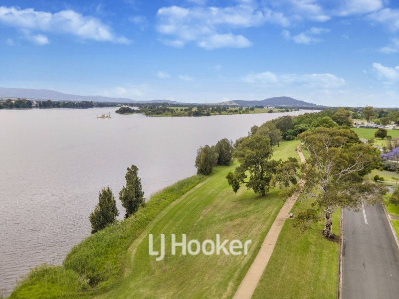 10 Lyrebird Drive, Nowra NSW 2541