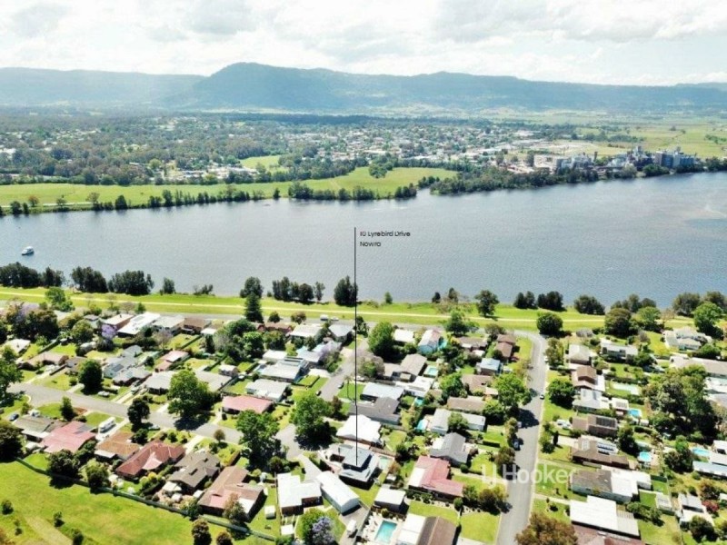 10 Lyrebird Drive, Nowra NSW 2541